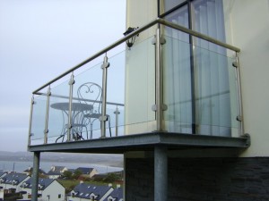  Балконные ограждения из нержавеющей стали        